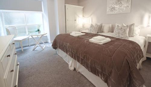 Three Bedroom House with Sofa Bed