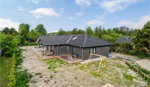 Five-Bedroom Holiday Home