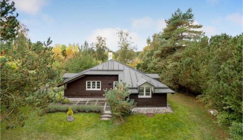 Three-Bedroom Holiday Home 