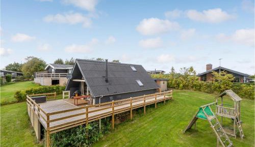 Three-Bedroom Holiday Home 