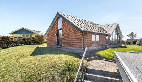 Three-Bedroom Holiday Home 