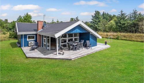 Three-Bedroom Holiday Home 