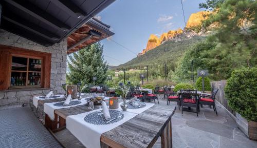 Apartment with Mountain View