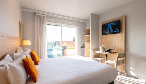 Studio with Pool View