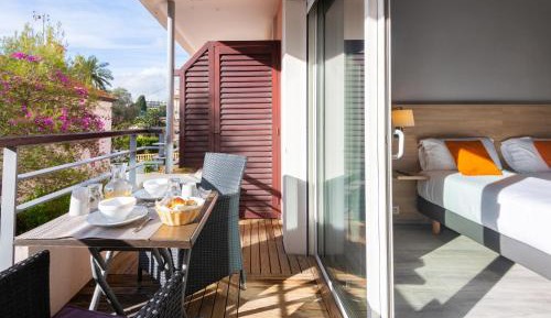 Studio Twin Room with Pool View