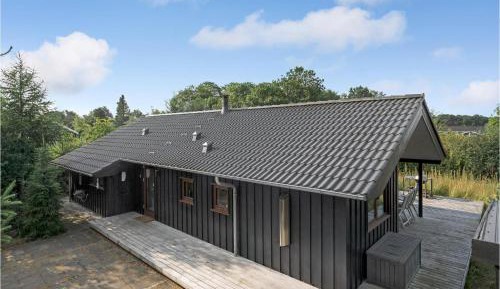 Three-Bedroom Holiday Home 