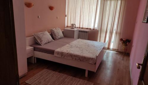 Apartment With Shared Bathroom