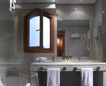 Double Standar Room (3 Adults)