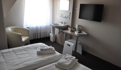 Basic Double Room with Shared Bathroom