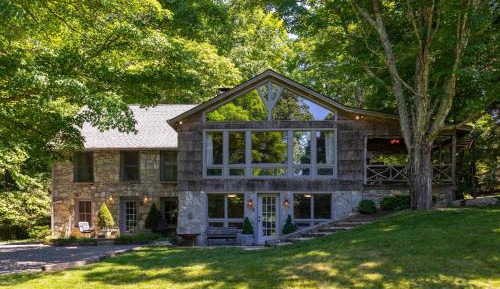 Six-Bedroom Holiday Home