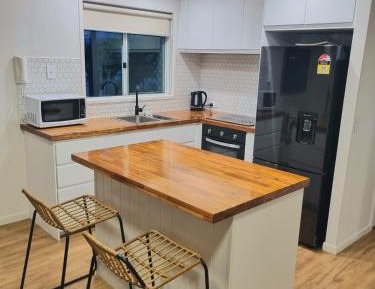 One-Bedroom Refurbished Apartment - Air Conditioned