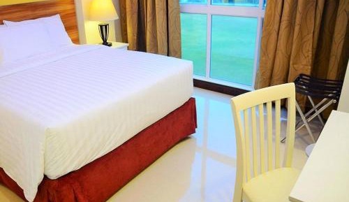 Deluxe Double Room with Side Sea View