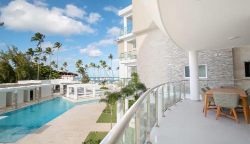 Three-Bedroom Apartment with Ocean View