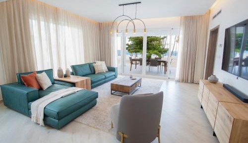 Four-Bedroom Deluxe Apartment