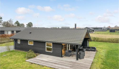 Three-Bedroom Holiday Home 