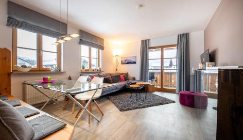 Apartment with Mountain View
