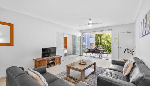 Deluxe One-Bedroom Apartment
