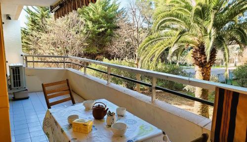 Apartment with Garden View
