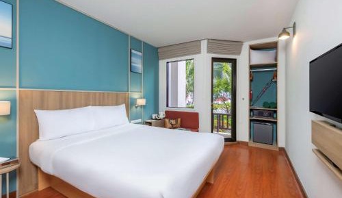 Standard Queen Room with Sea View