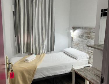 Single Room with Shared Bathroom