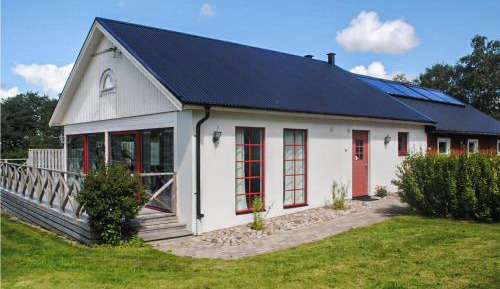 One-Bedroom Holiday Home