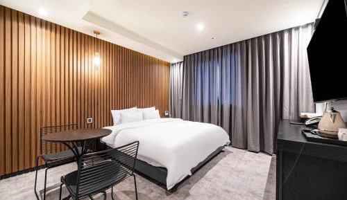 Standard King Room