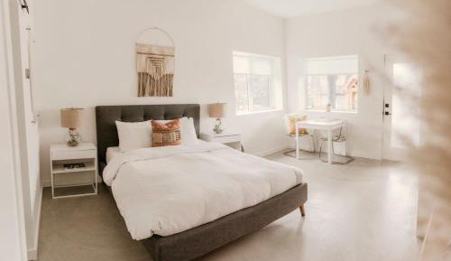 Deluxe Queen Room