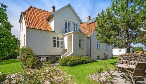 Six-Bedroom Holiday Home