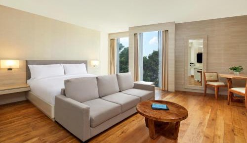 Deluxe Corner, Guest room, 1 King, Corner room 