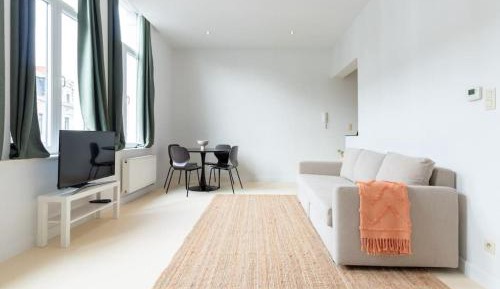 One-Bedroom Apartment with City View