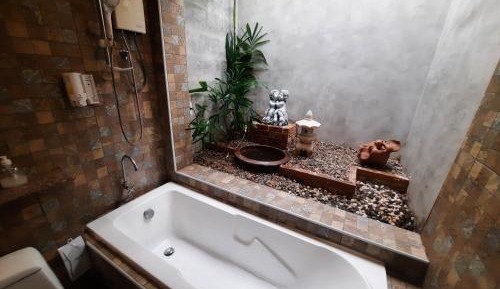Quadruple Room with Private Bathroom