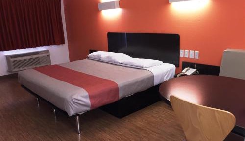 King Room - Non-Smoking