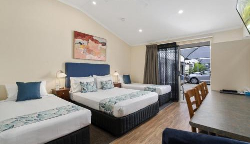 Family Studio (4 Adults)