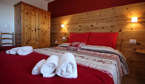 Apartment with Mountain View