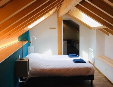 Apartment with Mountain View