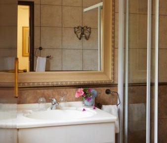 Deluxe Double Room with Shower