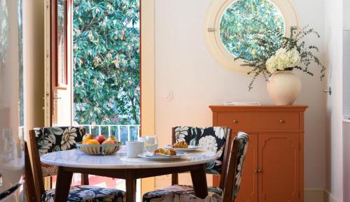 Three-Bedroom Apartment with Garden