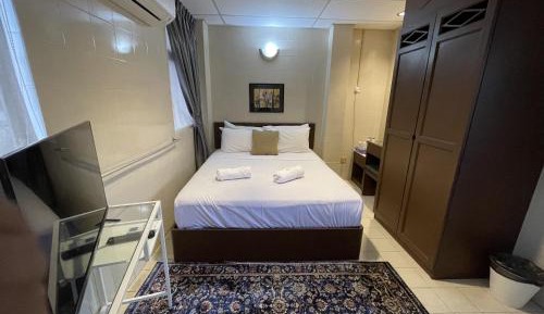 Standard Queen Room