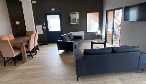 Family Room with Garden View