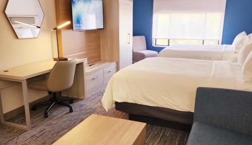 Queen Suite with Two Queen Beds