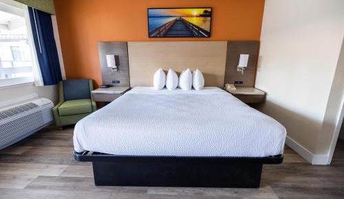 Standard King bedroom Nonsmoking