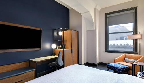King Guest Room with City View