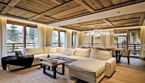 Chalet (13 Adults)