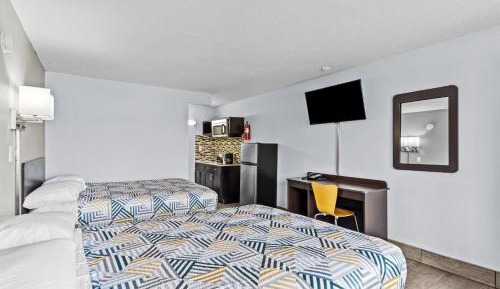 Deluxe Queen Room with Two Queen Beds - Non-Smoking