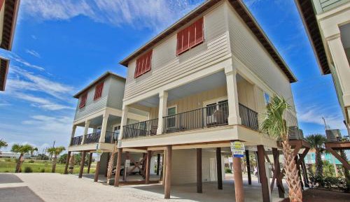 Three-Bedroom Holiday Home 