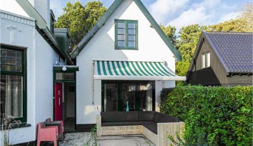 Three-Bedroom Holiday Home 