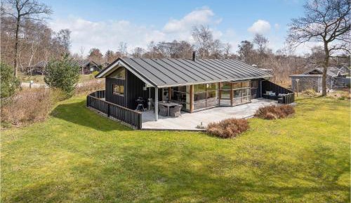 Three-Bedroom Holiday Home 