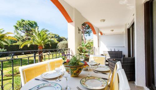 Apartment with Garden View