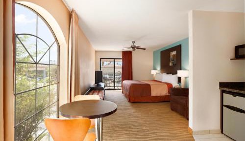 King Studio Suite - Non-Smoking (Upper Floor)
