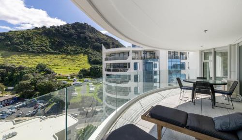 Apartment with Mountain View